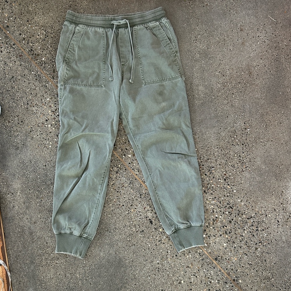 GAP women’s green cargo pants